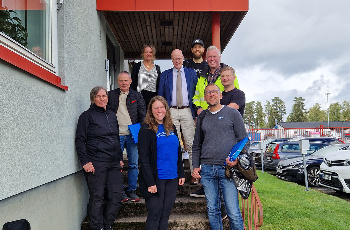 Unga företagare löser case ute på ett företag under UngDrive Masters