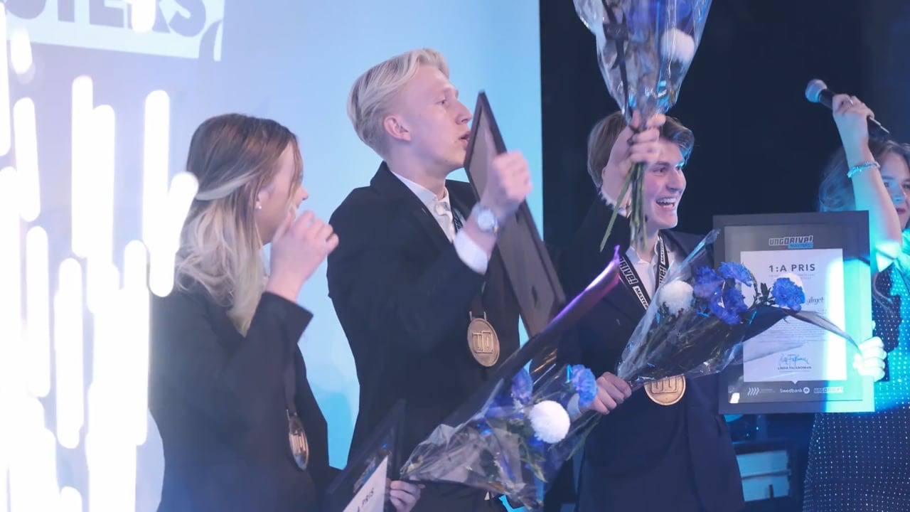 Jublande deltagare på UngDrive Masters 2025